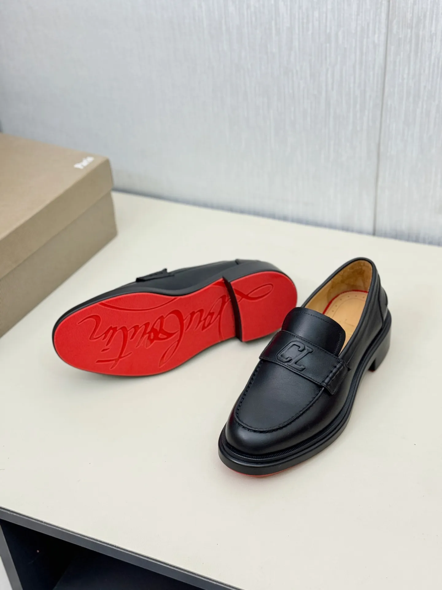 [CL～High-end men's red-soled shoes] Top P: 840💰. Size: 39-44 (38.45.46 can be customized) 🆑Top original order purchasing agent Imported open-edge bead fabric, the lining is made of water-dyed cowhide🉑️ Imported TPU rubber sole, wear-resistant and non-slip, full of European style.